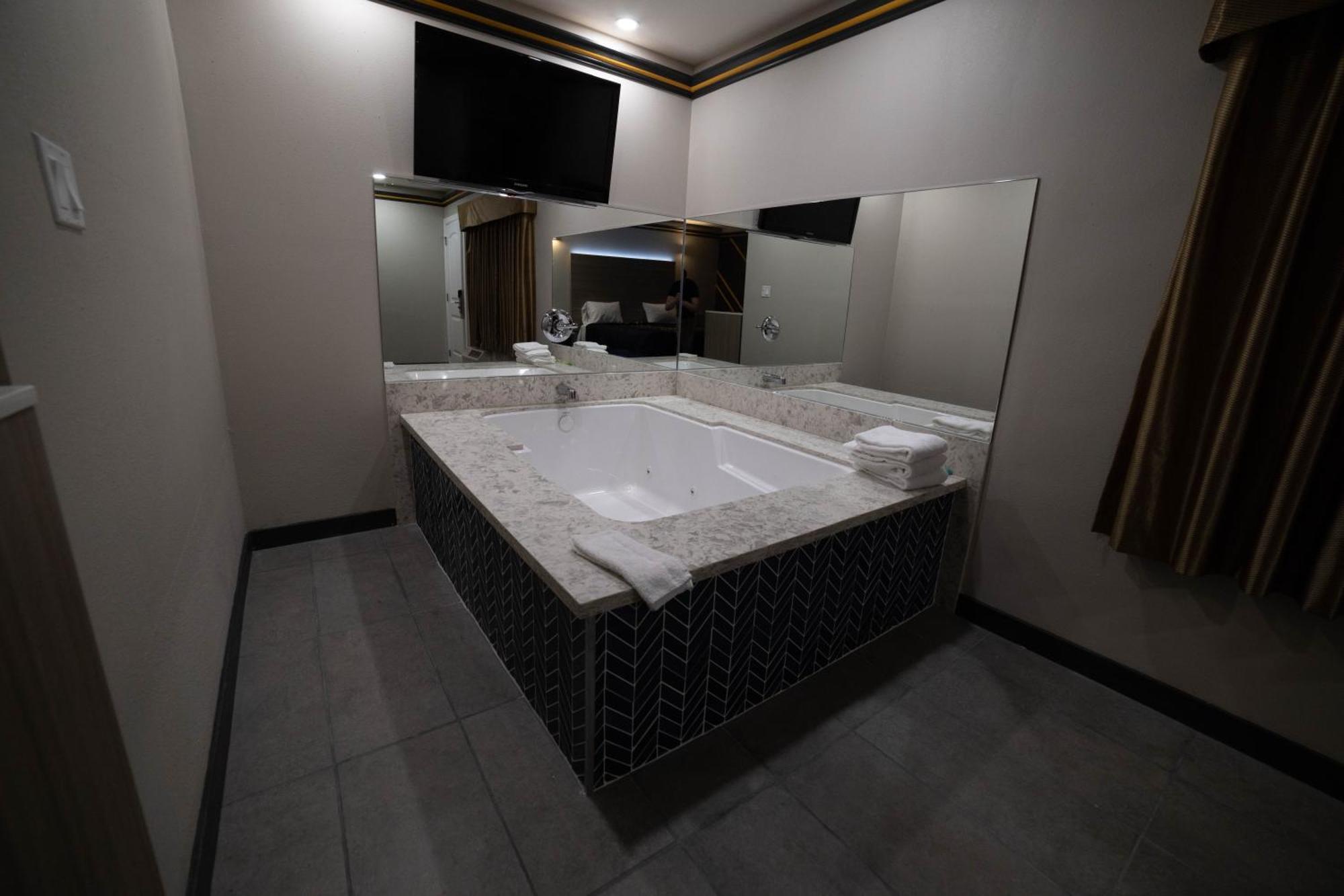 Artesia Motor Inn เบลฟลาวเวอร์ ภายนอก รูปภาพ